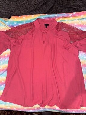 Women’s Stretchy Torrid Coral Lace-Shoulder Ruffle Blouse. Size 1. Like New